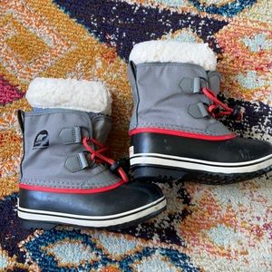 Gently worn sorel snow boots size 12